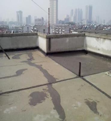 梁山漏水维修 楼顶漏水是什么原因，楼顶漏水维修方法是什么?